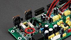 貼片箔片電阻對(duì)輸入信號(hào)的電壓進(jìn)行調(diào)節(jié)作用
